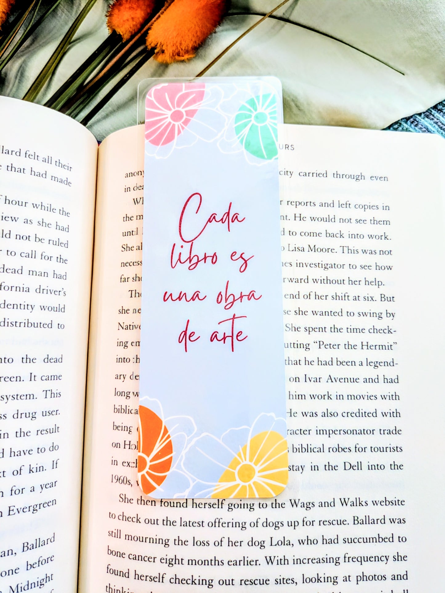 "Cada Libro es Una Obra de Arte" (Spanish language bookmark)